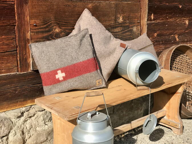 Kisssenhüllen aus Schweizer Militärdecken