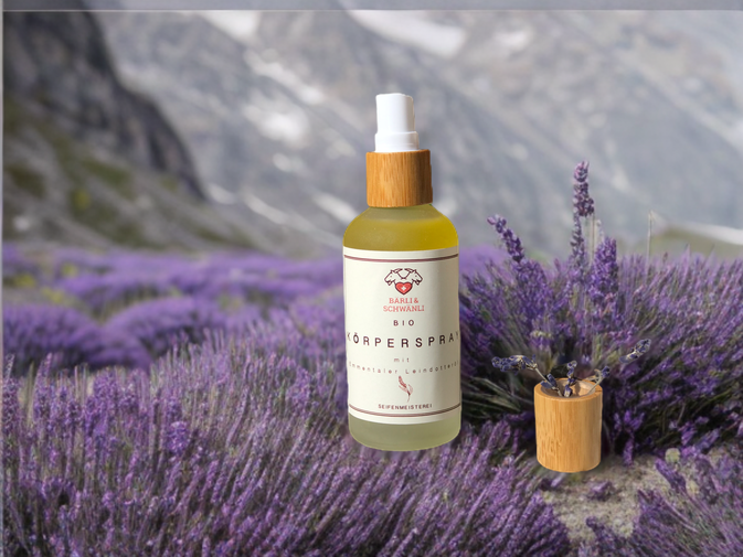 Bio Körperspray Lavendel in 100 ml Glasflasche mit Holzdeckelmit Röthenbacher Bio Leindotteröl