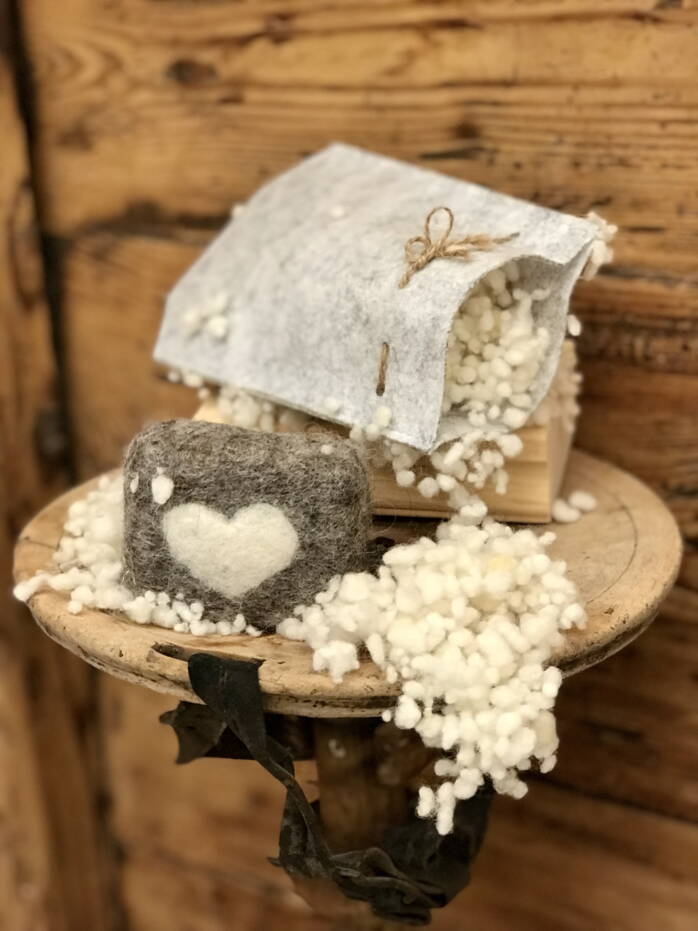 handumfilzte Herzli Seifen im Säckli, Alpenschafwolle