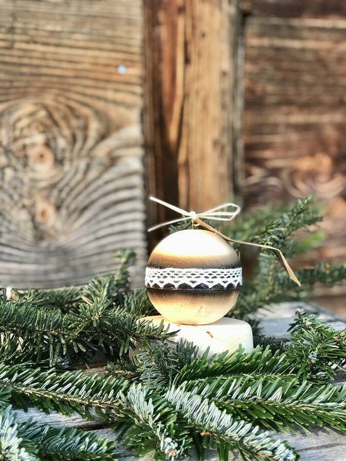 Arvenholz Weihnachtsbaumkugel Edelweiss Arvenholz Weihnachtsbaumkugel Edelweiss