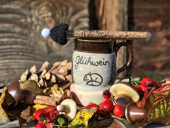 Glühweinbecher mit Glühweingewürz Glühweinbecher mit Glühweingewürz