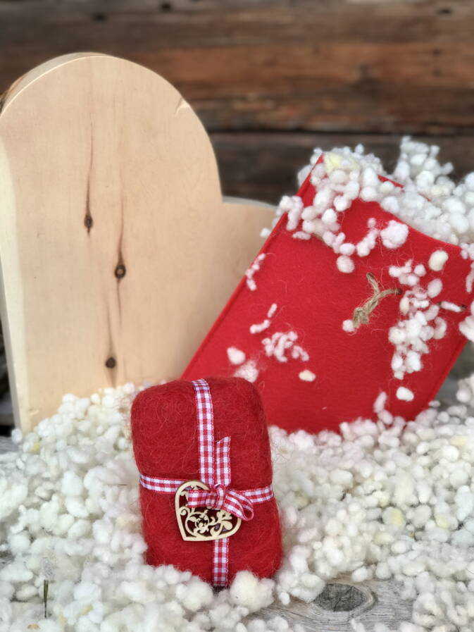 handumfilzte Herzli Seifen im Säckli, Walliser Schwarznasenschafwolle handumfilzte Herzli Seifen im Säckli, Walliser Schwarznasenschafwolle