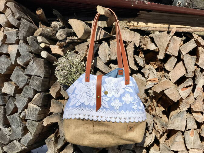 Heimatliebe Shopper aus altem Bauernleinen mit Ledergriffen Heimatliebe Shopper aus altem Bauernleinen mit Ledergriffen