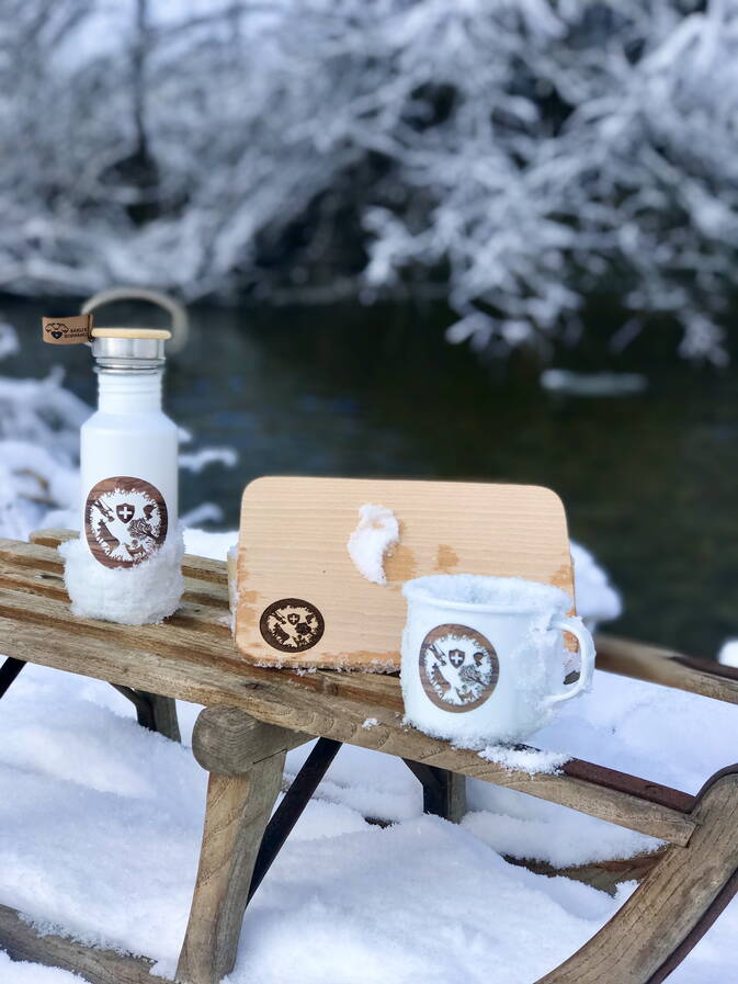 Set Scherenshcnitt: Flasche, Tasse, Brett Set Scherenshcnitt: Flasche, Tasse, Brett