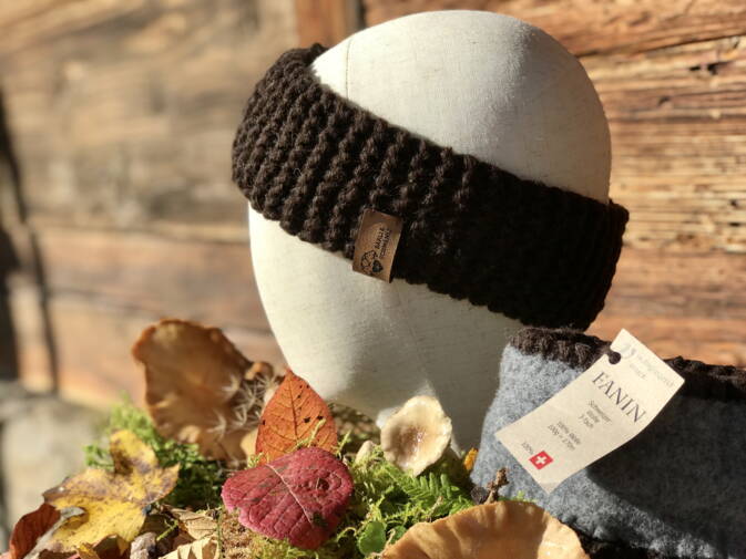 handgestrickte Stirnbänder aus Schweizer Wolle mit Bio Merino Fleece