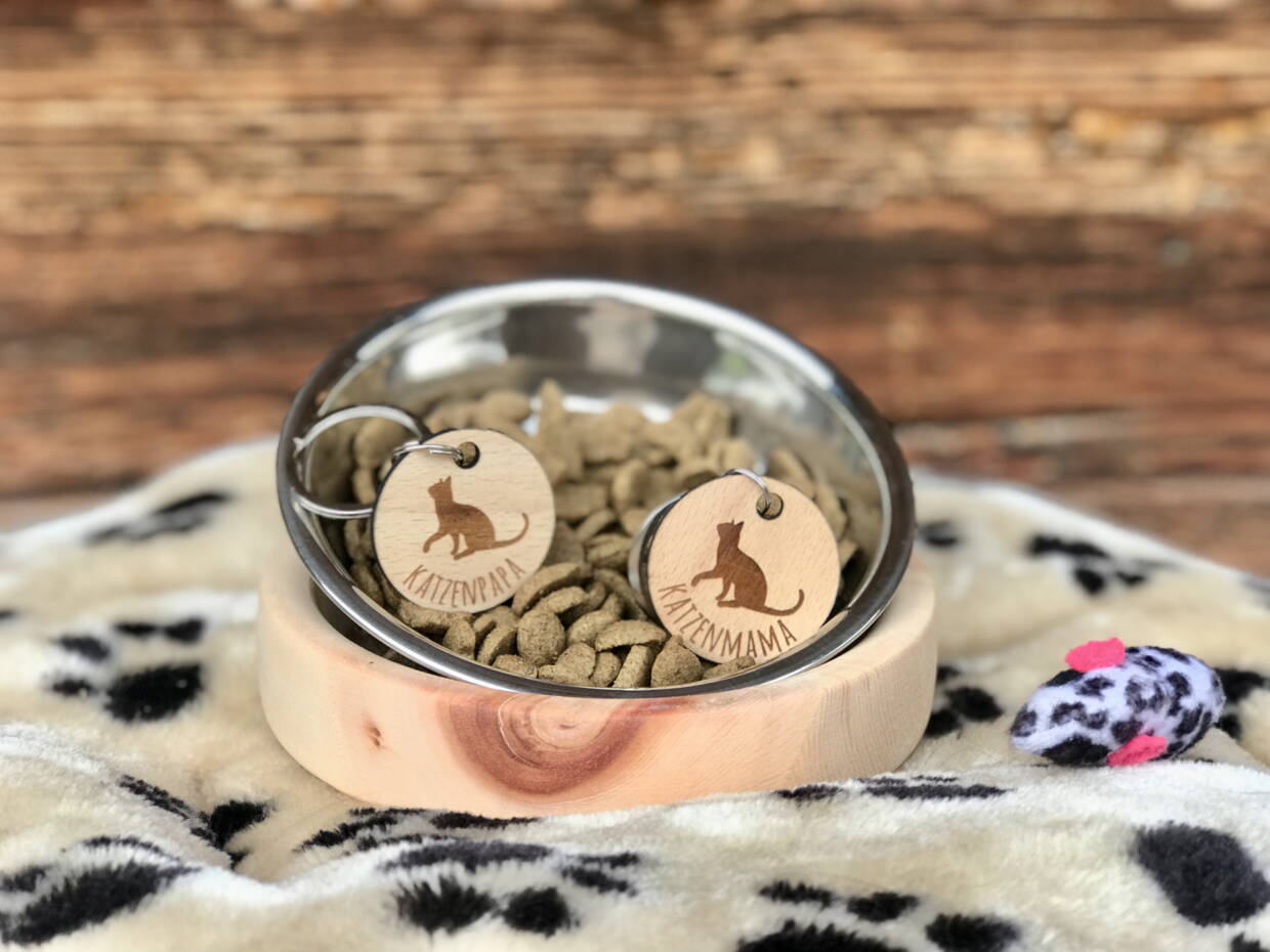 Buchenholz Schlüsselanhänger für Hundepapas und Hundemamas Buchenholz Schlüsselanhänger für Hundepapas und Hundemamas