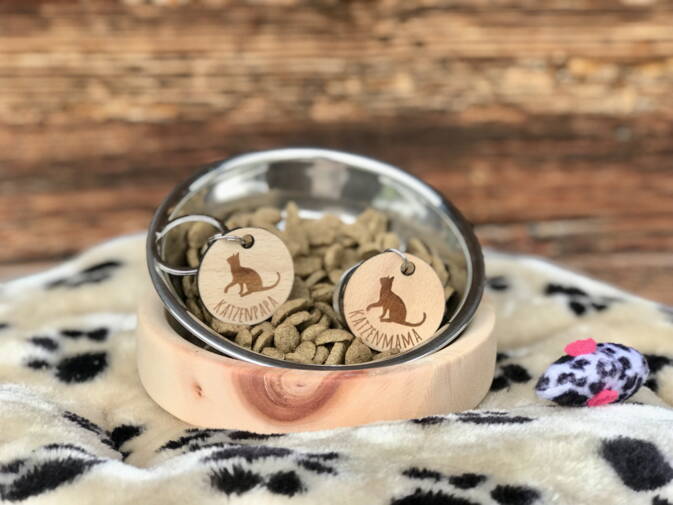 Buchenholz Schlüsselanhänger für Hundepapas und Hundemamas Buchenholz Schlüsselanhänger für Hundepapas und Hundemamas