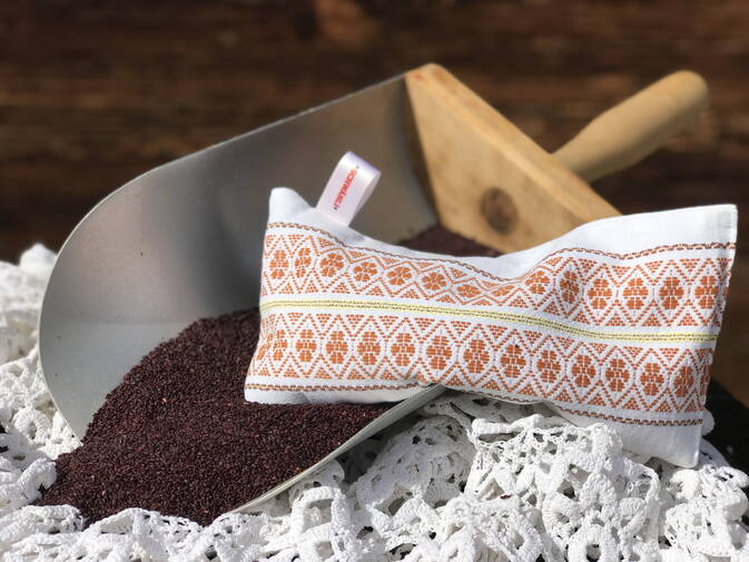 Wellness Säckli aus antikem Bauernleinen mit getrockneten Johannisbeerkernen Wellness Säckli aus antikem Bauernleinen mit getrockneten Johannisbeerkernen