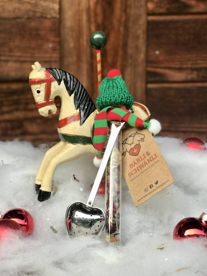 Bio Bergtee im Reagenzglas  Bio Bergtee im Reagenzglas