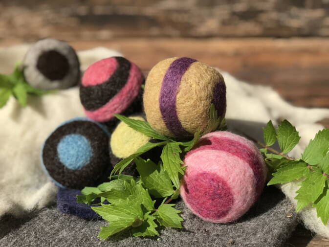 Katzen Bälle, handgefilzt mit Bio Berglavendel
