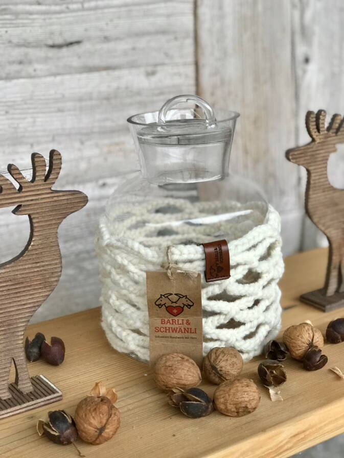 umsttickte Glasobjekte, Schweizer Wolle umsttickte Glasobjekte, Schweizer Wolle