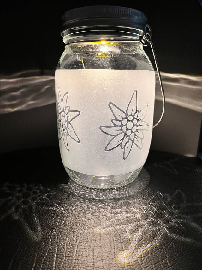 sandgestrahltes Solarlicht mit Edelweiss