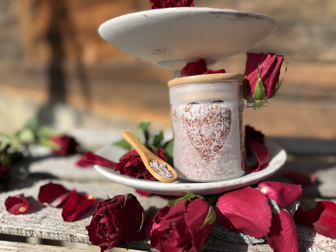 Herzvase aus Arvenholz