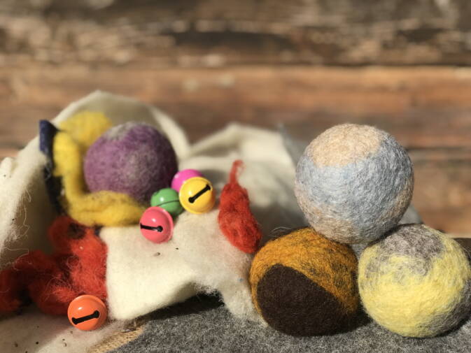 Katzen Bälle, handgefilzt mit Bio Berglavendel