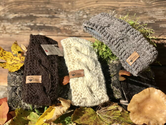 handgestrickte Stirnbänder aus Schweizer Wolle mit Bio Merino Fleece