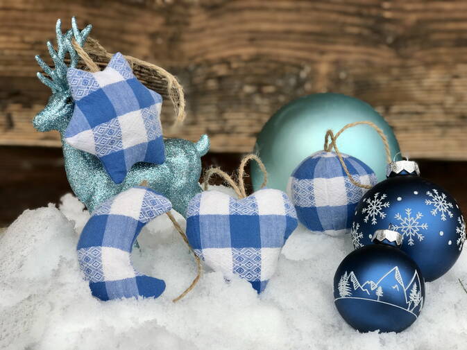 Weihnachtsbaumschmuck gefüllt mit Arvenspänen, Set blau weiss karriert Weihnachtsbaumschmuck gefüllt mit Arvenspänen, Set blau weiss karriert
