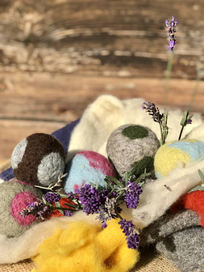 Katzen Bälle, handgefilzt mit Bio Berglavendel