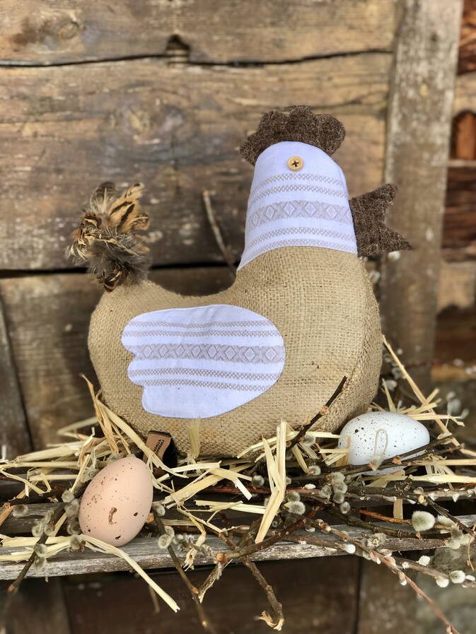 Deko Osterhuhn mit antikem Bauernleinen Deko Osterhuhn mit antikem Bauernleinen