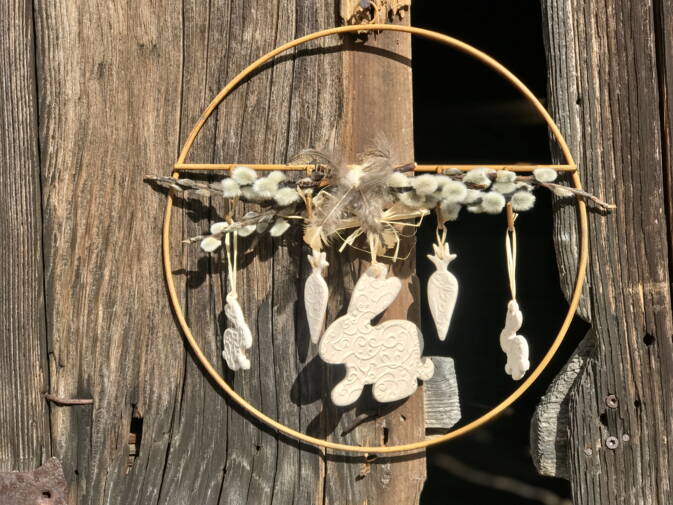 Türdeko oder Windspiel mit Edelrost und Osterhasen