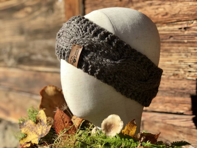 handgestrickte Stirnbänder aus Schweizer Wolle mit Bio Merino Fleece