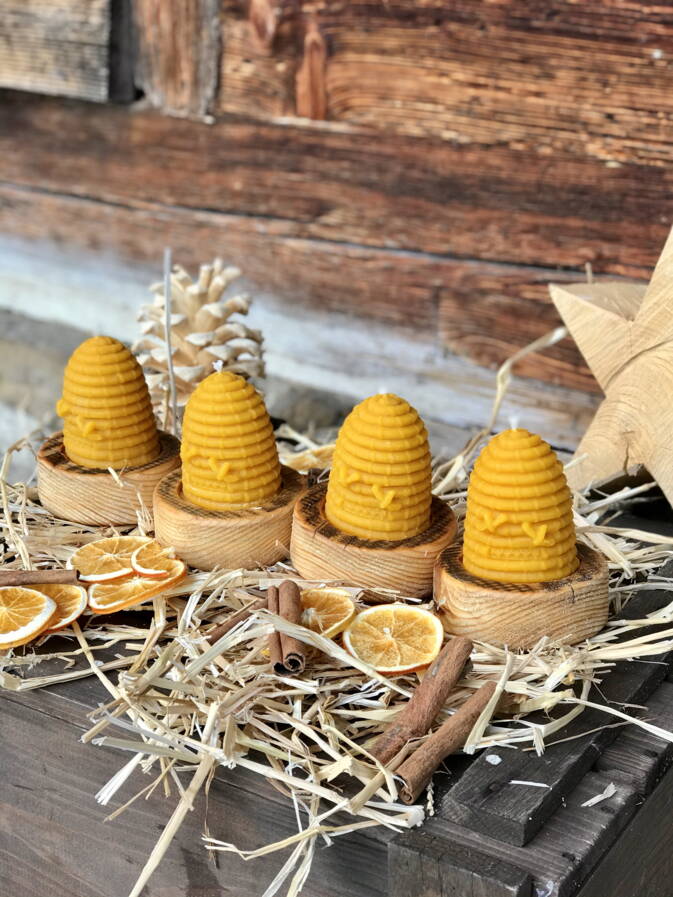 Bienenkorb Kerze aus Emmentaler Bienenwachs Bienenkorb Kerze aus Emmentaler Bienenwachs