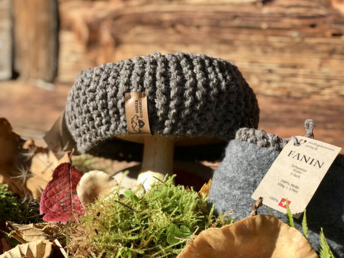 handgestrickte Stirnbänder aus Schweizer Wolle mit Bio Merino Fleece